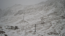 Imagen de Nieva en la alta montaña y se espera que mejoren las pistas en el cerro Catedral