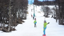 Imagen de El Bolsón: El cerro Perito Moreno se despide del esquí y prepara su primavera