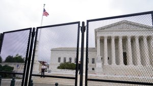 Despliegan a la fuerza federal ante una protesta de seguidores de Trump en el Capitolio