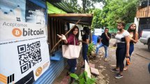 Imagen de El Salvador es el primer país del mundo en adoptar el bitcoin como moneda legal