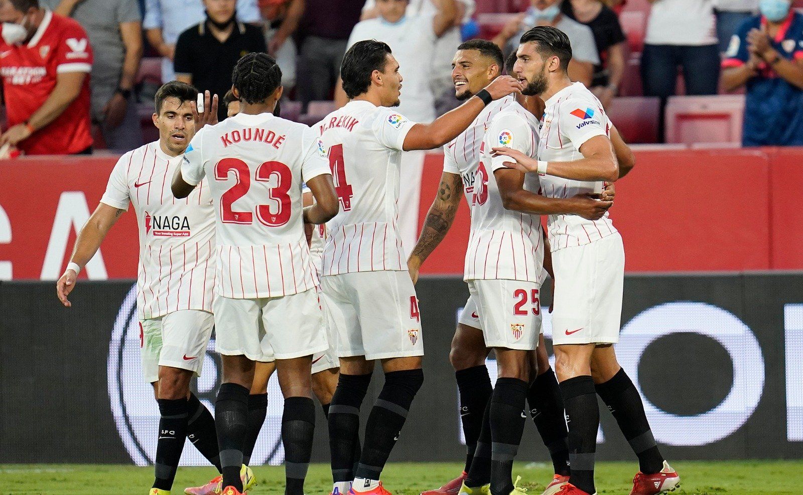 Sevilla alcanzó al Atlético en la tabla y ambos son escoltas del Real Madrid.