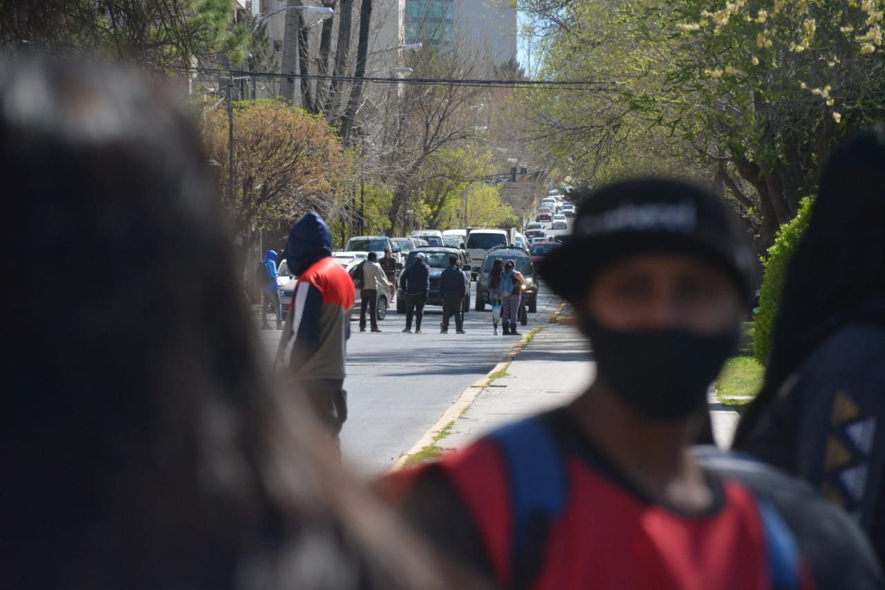 Finalmente las organizaciones llegaron a un acuerdo con Provincia y no cortarán la Avenida Argentina. (Archivo Yamil Regules).-