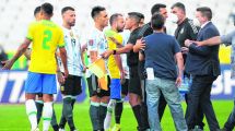 Imagen de Tras la suspensión, el Brasil-Argentina pasa de la cancha a los escritorios