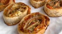 Imagen de Receta express: arrolladitos con tomate, queso y orégano