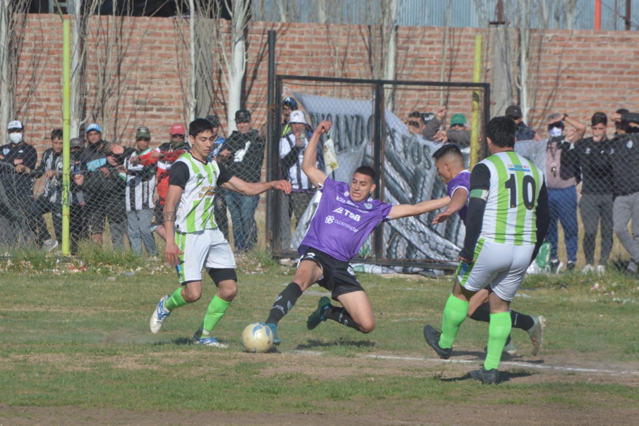 El Albinegro espera en la final por Deportivo Roca o Unión. 