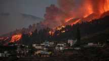 Imagen de Erupción de un volcán en Canarias: miles de evacuados y cientos de casas destruidas