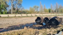 Imagen de Hallaron tanques con fuel oil a orillas del canal grande en la zona norte de Roca