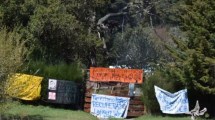 Imagen de Imputaron a tres mapuches por usurpar un predio de la Iglesia en Villa Mascardi