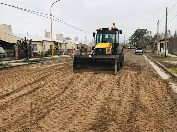 El municipio construye reductores de velocidad en diferentes barrios.