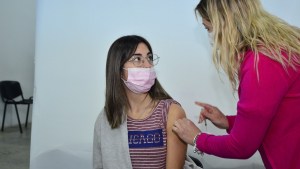 Vacunarán con Moderna a adolescentes con y sin factores de riesgo en Regina