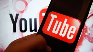 Rusia acusa a YouTube de difundir noticias falsas y sin moderar sobre la guerra en Ucrania