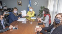 Imagen de La intendenta de Roca firmó un convenio de adhesión al programa nacional «Abrazar Argentina»