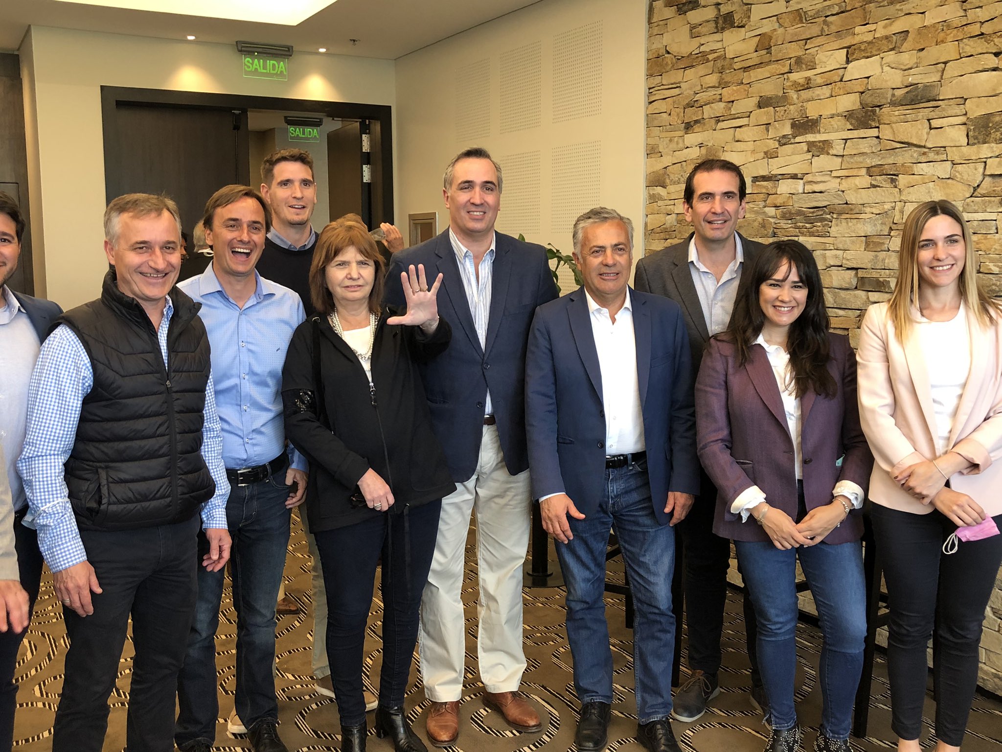 Alfredo Cornejo y Patricia Bullrich estuvieron en la región junto a otros referentes de Juntos por el Cambio en apoyo a los candidatos locales.