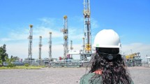 Imagen de Un informe revela la brecha salarial entre hombres y mujeres en la industria petrolera