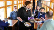 Imagen de 7 mujeres líderes de Jacobacci también motorizan la Trochita que vuelve a surcar la estepa patagónica