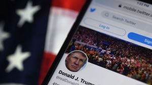 Trump solicita ante la justicia que Twitter le reactive su cuenta