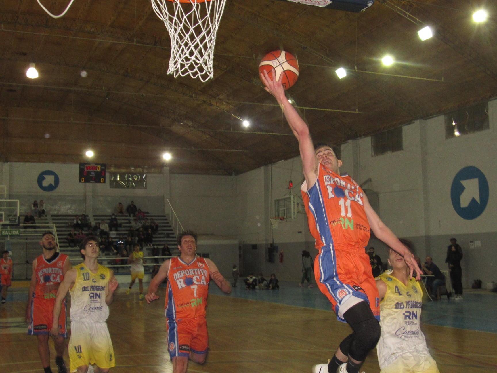 El Naranja se quedó con el clásico del domingo pasado en el Poli y quiere repetir. (Foto: Facebook Deportivo Roca)