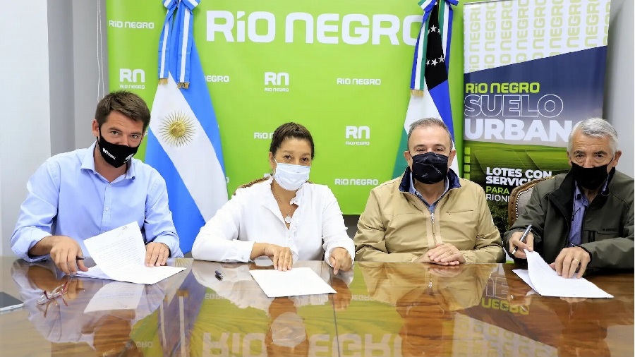 La firma de inicio de los trabajos se realizó esta mañana en Viedma. Foto Gentileza