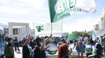 Imagen de Paro y marcha de ATE para asistir al debate de la carrera sanitaria en Neuquén