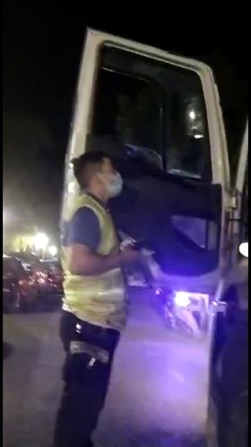 Un empleado municipal fue detenido por desacatado anoche en el Canalito. Foto Gentileza