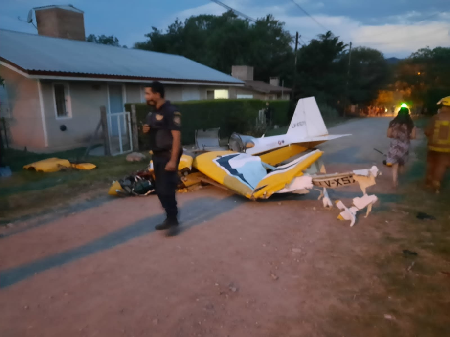 La calle donde se precipitó la aeronave es paralela al aeropuerto. Foto: gentileza.-