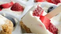 Imagen de Un postre facilísimo: cubitos de vainilla y frutos rojos