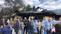 Imagen de Manifestación de apoyo al Club Andino de El Bolsón que fue incendiado