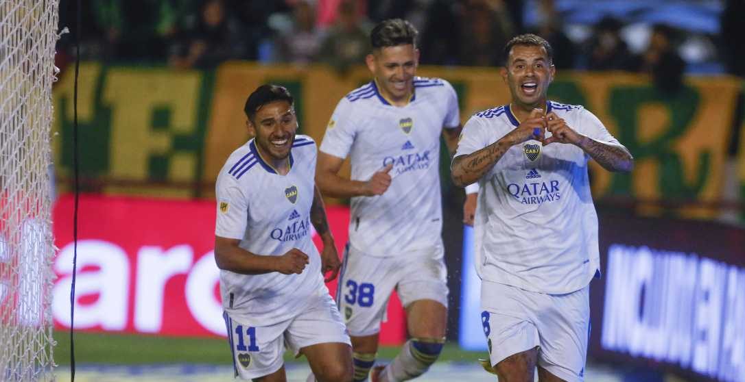 Edwin Cardona, la figura de la cancha, festeja el segundo gol del equipo. Foto: Télam