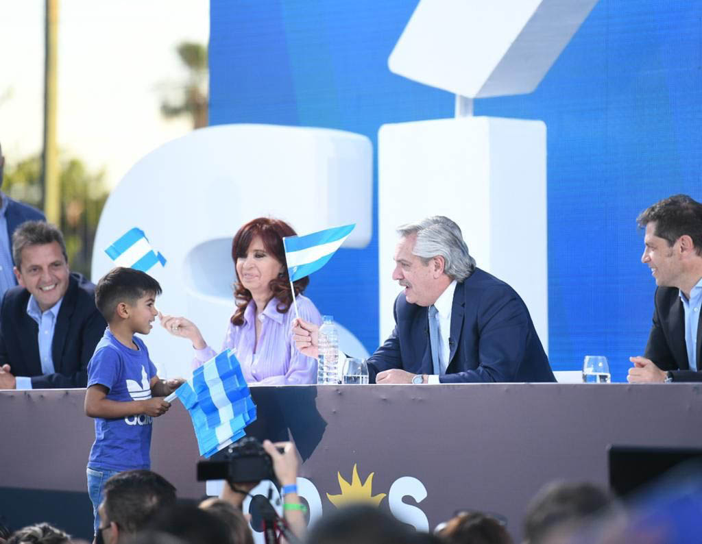 El acto de cierre de campaña en la provincia de Buenos Aires se llevó a cabo en Merlo. 