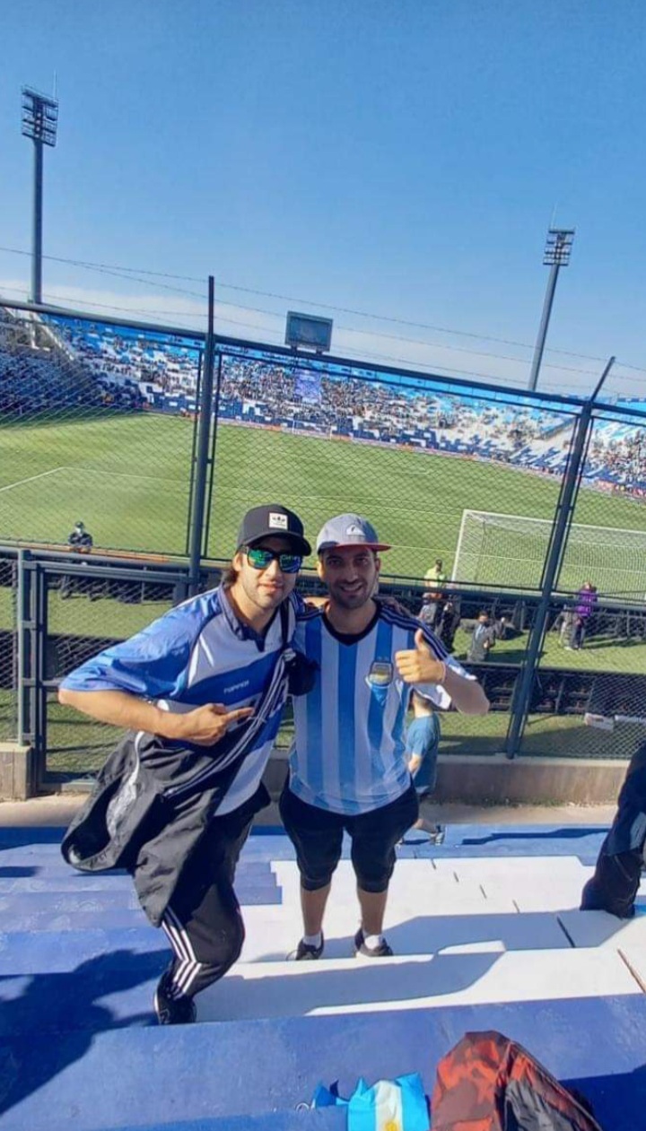 Matías, de Neuquén, con su amigo en San Juan. 