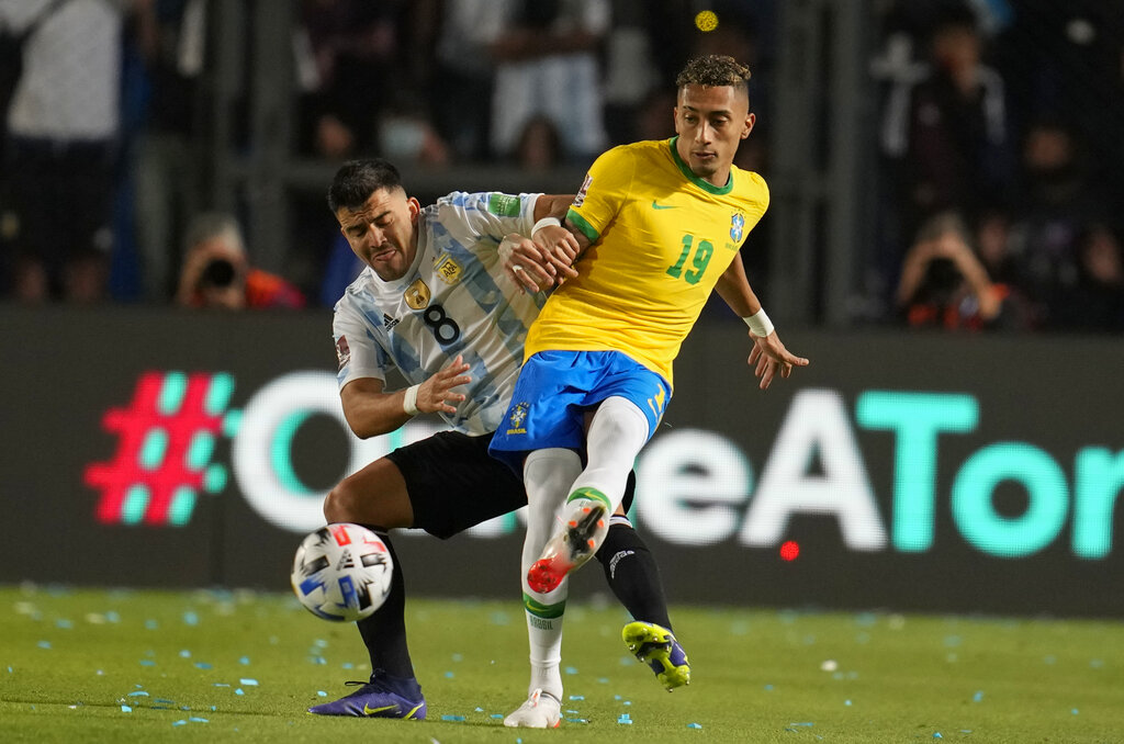 El Huevo cumplió y tuvo un buen partido ante Brasil, a pesar de la amarilla. (Foto: AP)