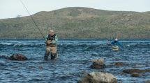 Imagen de La inmensidad y la soledad del río Limay volvió a atraer a los amantes de la pesca