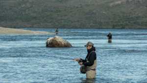 Empieza la temporada de pesca: la boca del Limay y los primeros kilómetros del río, un paraíso en Bariloche