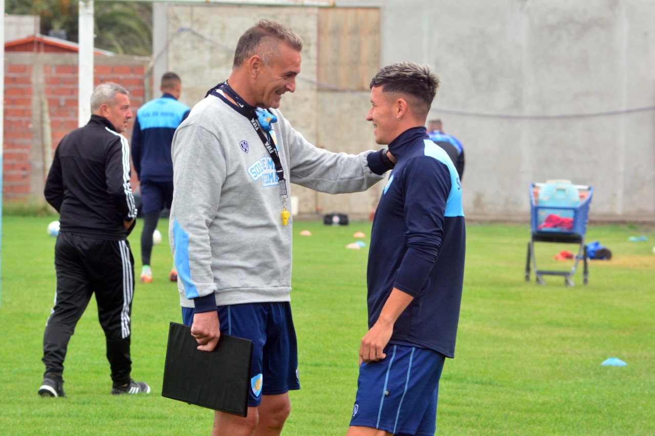 Ramiro es uno de los titulares el equipo que dirige Luis Islas y que el próximo domingo será local en cancha de Deportivo Patagones. (Fotos: Marcelo Ochoa)