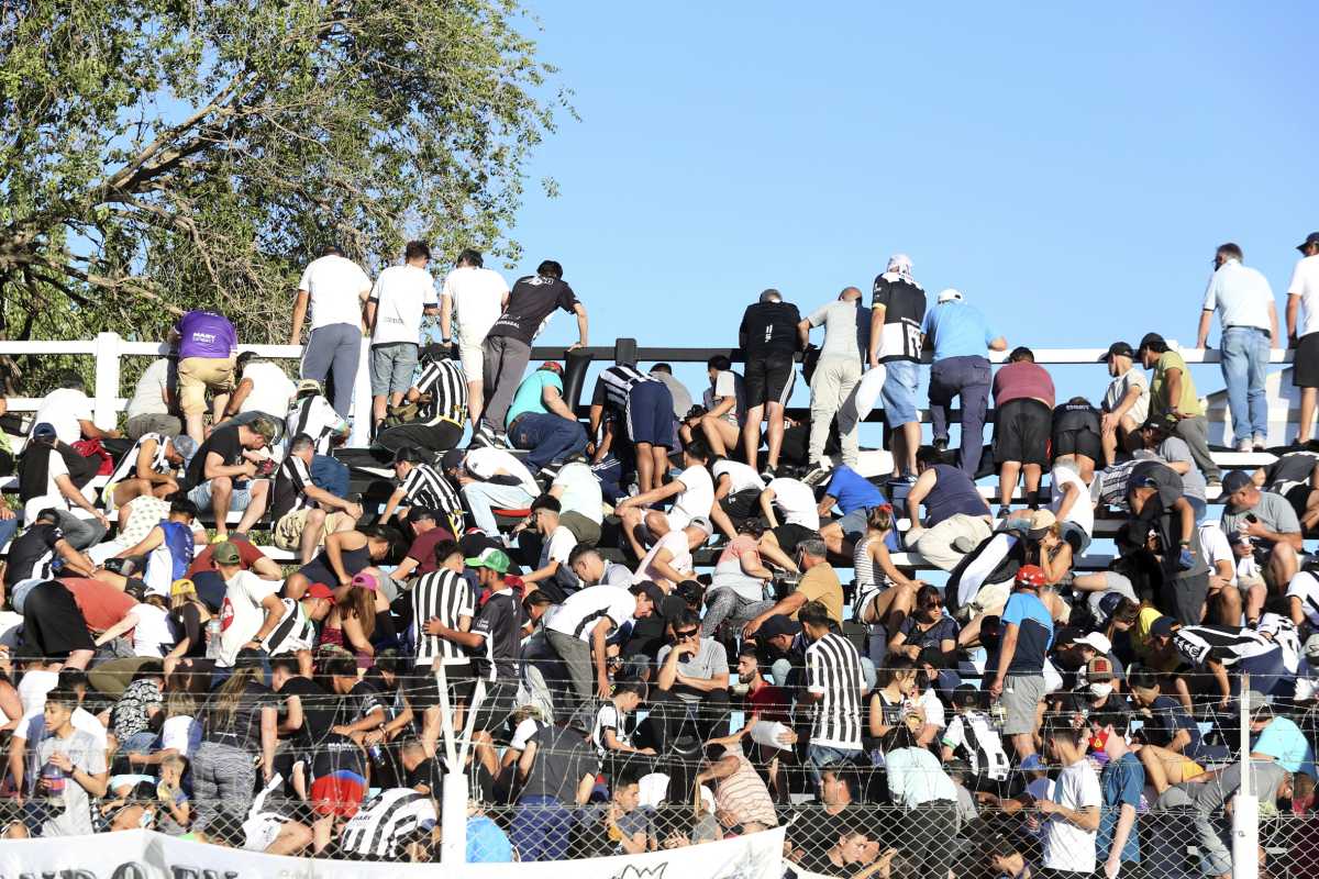 Los hechos de violencia se desataron en la zona de la cantina.  Fotos: Juan Thomes