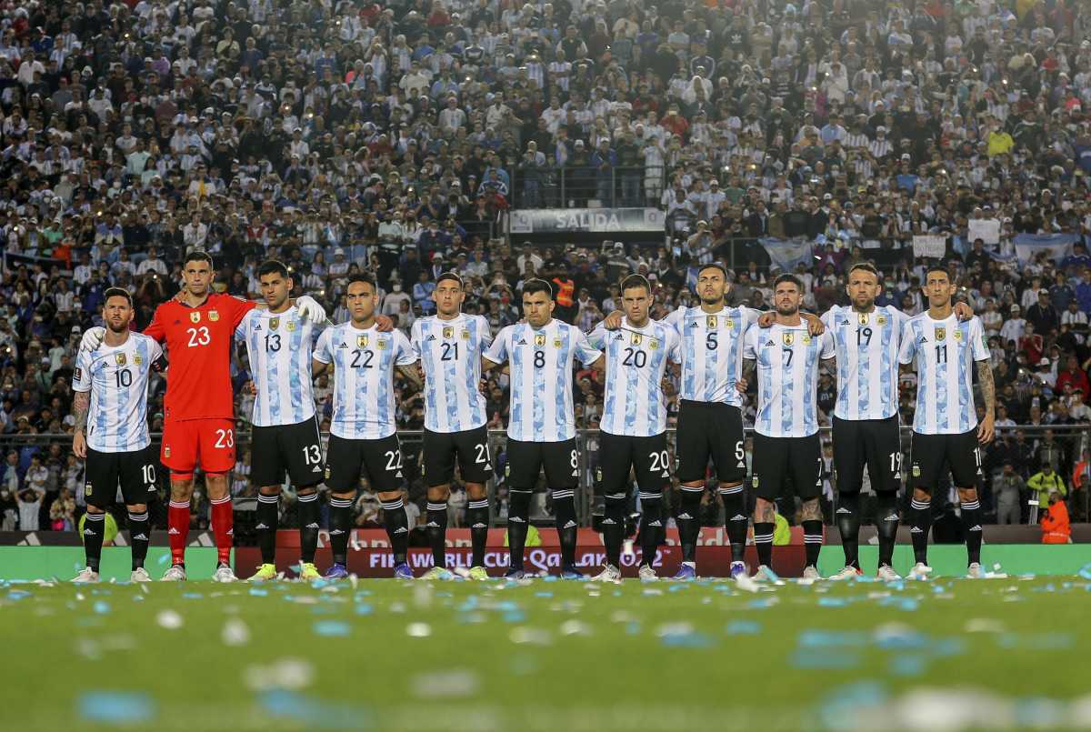 El equipo de Lionel Scaloni jugó ante una multitud en San Juan y festejó el boleto al Mundial en los vestuarios del Bicentenario. Foto: Prensa AFA