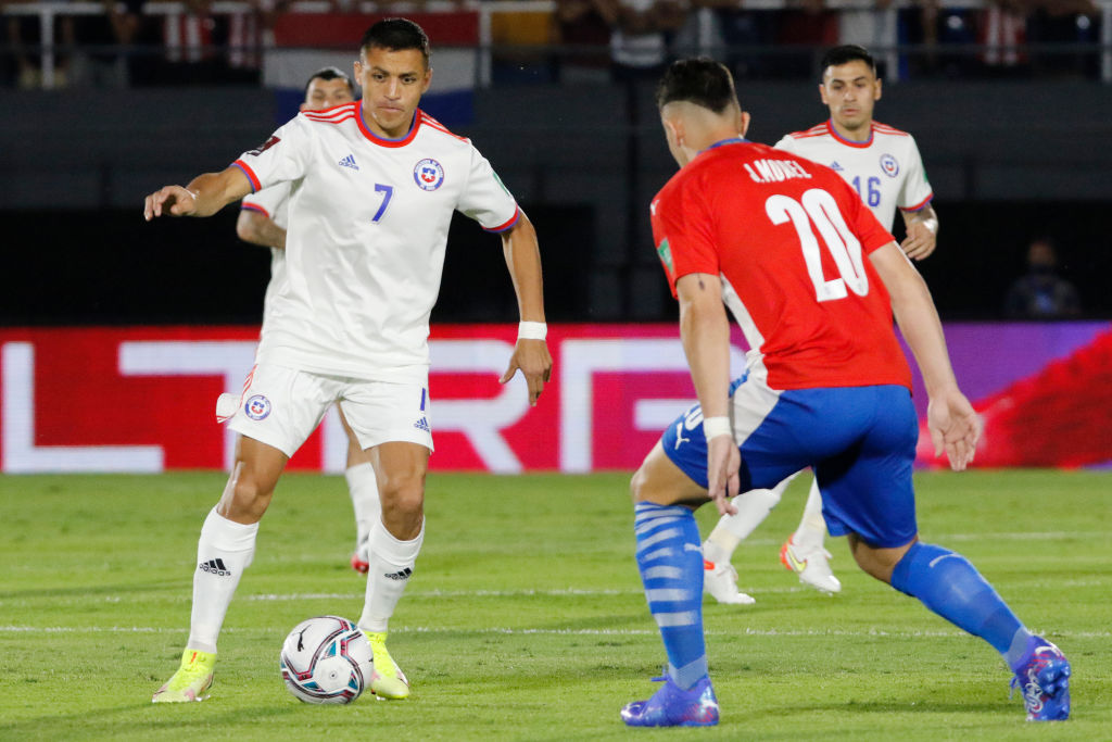 Chile ganó en Asunción y alcanzó la línea de Uruguay.