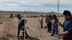 Habrá más cultivos regados por agua residual tratada en Patagonia Norte