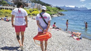 Los guardavidas vuelven a entrar en conflicto con el municipio de Bariloche