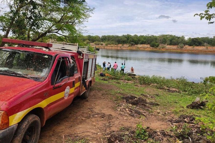 Los amigos del pescador pidieron auxilio inmediato a personal de bomberos.-