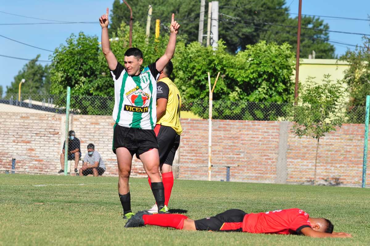 Deportivo Huergo goleó a San Carlos 5 a 1. Fotos: Néstor Salas 