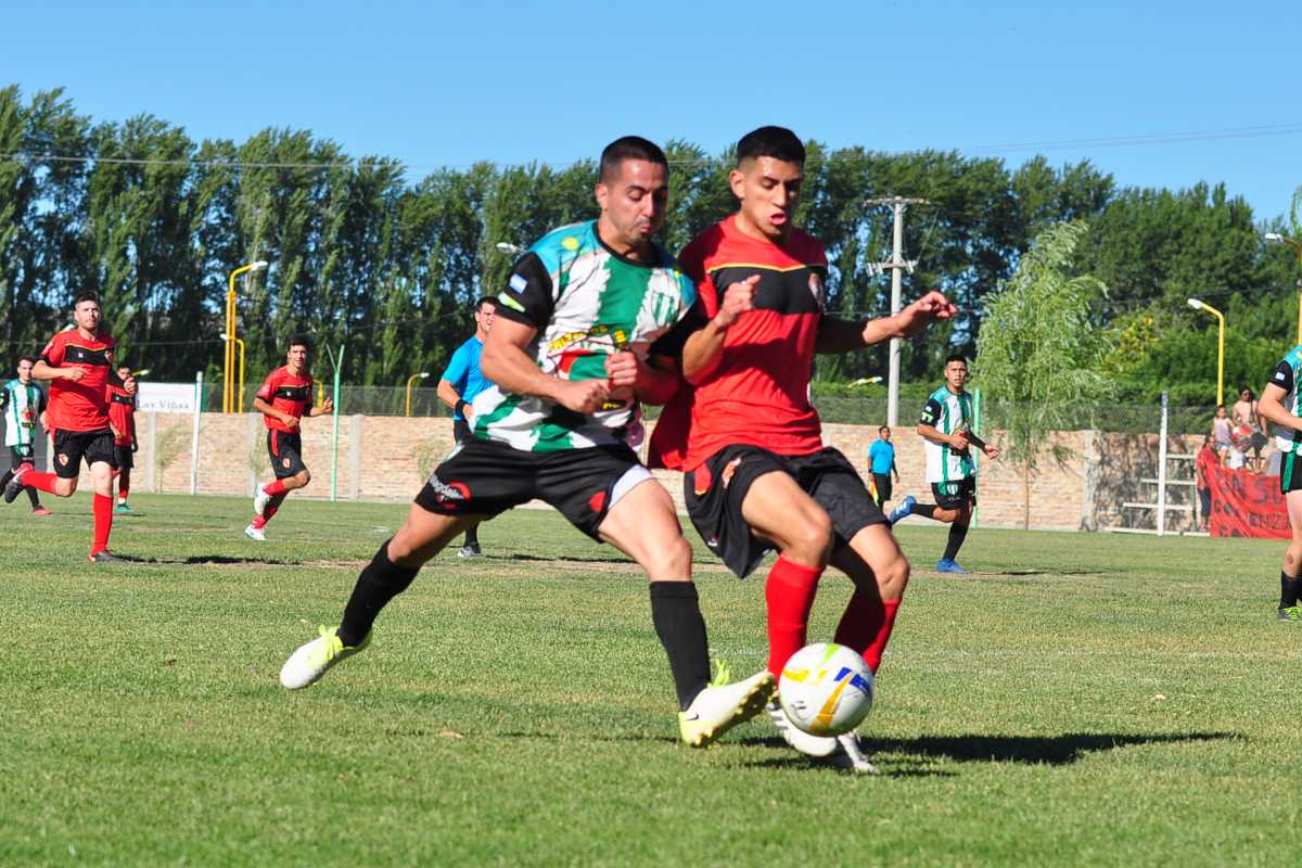 Deportivo Huergo goleó a San Carlos 5 a 1. Fotos: Néstor Salas 