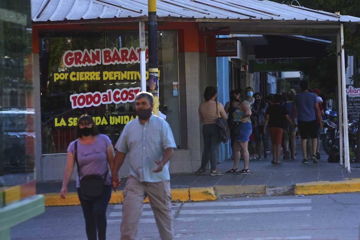 Horarios de apertura y cierre en Navidad y Año Nuevo en Roca. Foto Andrés Maripe. 