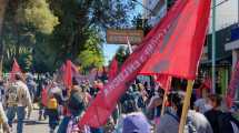 Imagen de Continúa la protesta en Neuquén, pero terminó la asamblea y se levantó el paro en hospitales