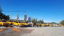 Imagen de Taxistas marcharon por el centro de Neuquén contra las licencias para Taxi Rosa