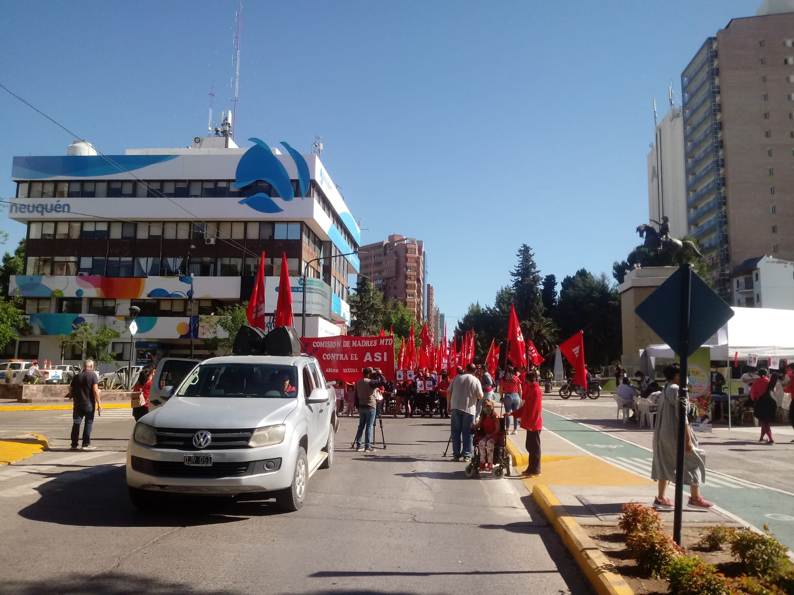 La concentración comenzó a las 9 en el monumento a San Martín, marcharon a ciudad judicial. (Gentileza)