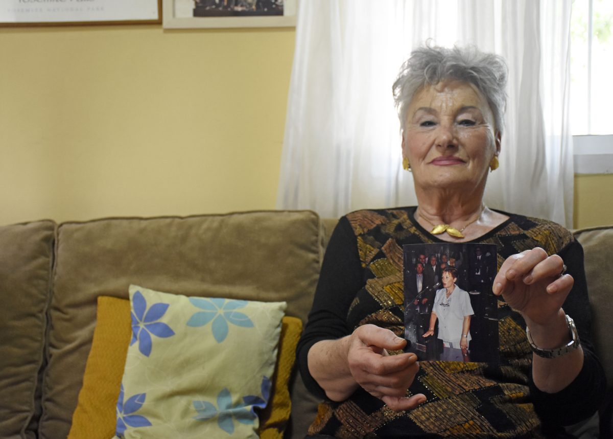 Teresa Savrón tiene 80 años. Fue una de las seis diputadas del MPN que impulsó la ley de cupo. Foto Florencia Salto.