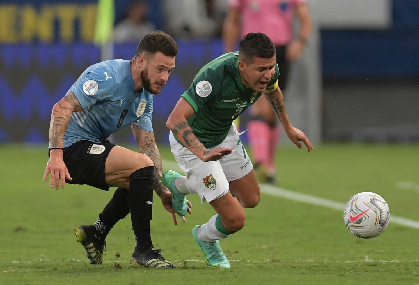 Bolivia le gana a Uruguay 2 a 0 en la altura de La Paz. 