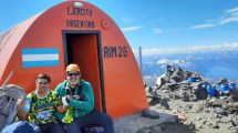 Imagen de Daniel Saez, el primer deportista ciego de Neuquén que hizo cumbre en el Lanín