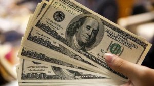 El dólar blue tuvo su mayor baja diaria en el último mes